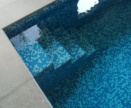 betonnen zwembad